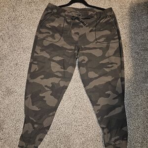 Albion camo ankles pant size large